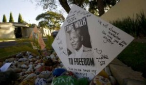 Nelson Mandela toujours hospitalisé à Pretoria, Jacob Zuma se veut rassurant