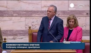 Grèce : salut hitlérien et insultes au parlement, un député expulsé
