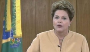 Dilma Rousseff se dit à l'écoute de la rue et promet des réformes