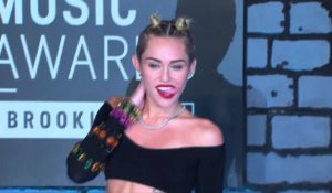 Les amis de Miley Cyrus critique Kelly Clarkson à cause de son commentaire