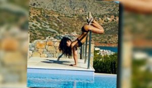 Rihanna danse la tête en bas en bikini