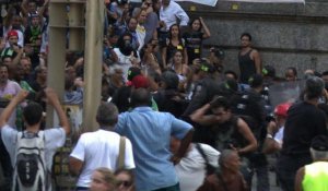 Brésil: heurts entre professeurs du public en grève et policiers