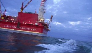 Greenpeace escalade une plateforme de Gazprom dans l'Arctique