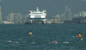2.000 nageurs traversent le port de Hong Kong