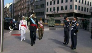 Espagne: le nouveau roi Felipe VI passe en revue les troupes