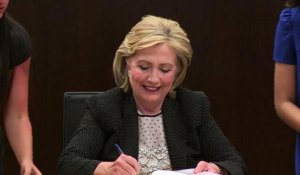 Hillary Clinton dédicace ses mémoires à Los Angeles