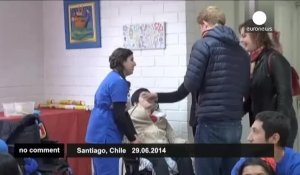 Au Chili, le prince Harry auprès d'enfants handicapés