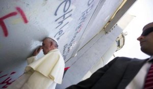 A Bethléem, le pape s'arrête au mur de séparation