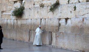 En Israël, le pape fait une halte imprévue au mémorial des victimes d'attentats
