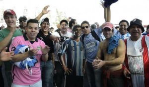 Les fans argentins célèbrent l'anniversaire de Messi