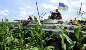 L'armée ukrainienne avance vers Donetsk, toujours aux mains des pro-russes