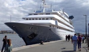L'énorme yacht de l'émir de Dubaï à Saint-Malo