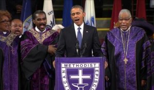 Obama chante "Amazing Grace" aux funérailles du pasteur noir