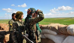 Des kurdes syriens reprennent un poste-frontière crucial pour l'EI