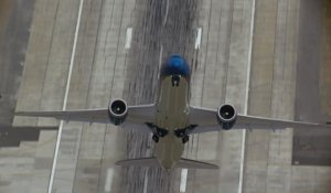 Décollage vertical du Boeing Dreamliner 787-9 lors de son vol d'essai