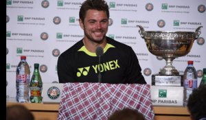 Roland-Garros : Wawrinka brandit son short lors d'une conférence de presse