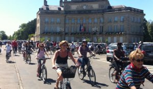 Une soixantaine de cyclistes avec l'association À bicyclette