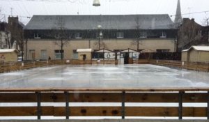 Dernier jour de la patinoire, sous la neige