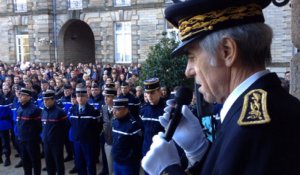 Hommage à la préfecture du Morbihan après l'attentat de Charlie Hebdo