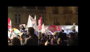 François Hollande: ambiance festive rue de Solférino
