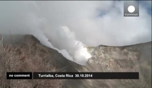 Éruption du volcan Turrialba au Costa Rica