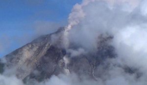 Indonésie: huit explosions du volcan Sinabung