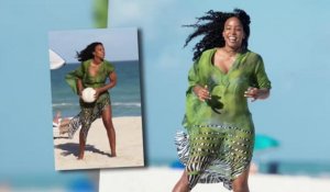 Kelly Rowland s'amuse à la plage en bikini