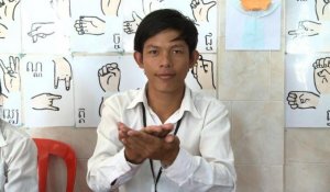 Un Américain lutte contre la "prison" de la surdité au Cambodge