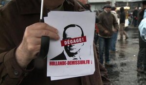 Paris: des manifestants demandent la démission de Hollande