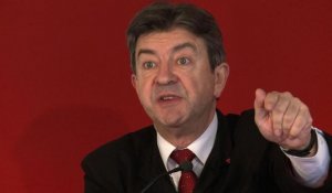 Mélenchon appelle à "manifester à Carhaix avec leurs syndicats"