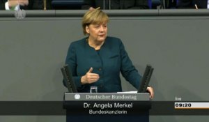 Europe: Merkel réclame une évolution des traités