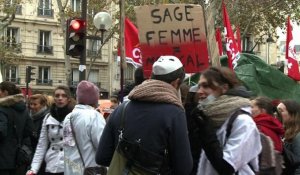 Réunion sur leur statut: des sages-femmes manifestent à Paris