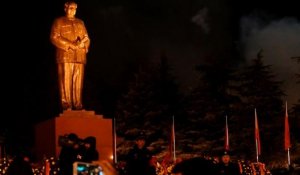 Nouilles et chants pour fêter les 120 ans de la naissance de Mao