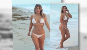 Kim Kardashian à la plage dans un bikini blanc