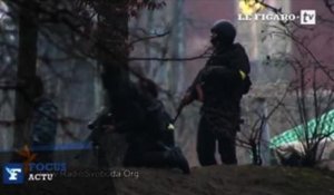 Ukraine  : tirs à balles réelles contre cocktails molotov