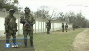 Une base militaire ukrainienne encerclée par des soldats russes
