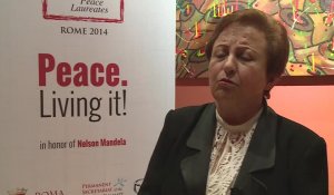Shirin Ebadi:"Jetez des livres sur l'EI, pas des bombes"