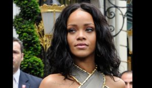 Exclu Vidéo : Best Of de l'année 2014 : En juin, Rihanna déclanchait l'hystérie de ses fans au Sephora des Champs-Elysées !