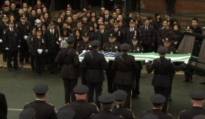 New York: les policiers rendent hommage à un camarade