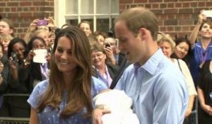 Kate et William présentent leur fils au public