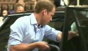 Le Royal Baby quitte l'hôpital avec William au volant