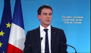 Valls à Sarkozy: il faut être "grand pas petit"
