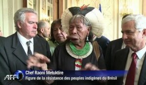 Raoni, figure de la résistance des peuples indigènes du Brésil, en visite à Paris