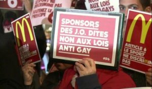 Rassemblement à Paris pour dénoncer les lois russes anti-gays