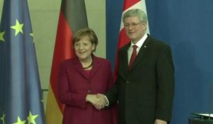 Ukraine: Merkel espère que les sanctions dissuaderont la Russie