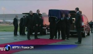 Les corps des deux journalistes rapatriés à Paris