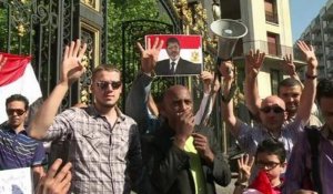 Paris: manifestation de pro-Morsi devant l'ambassade d'Arabie saoudite
