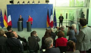 Hollande et Merkel: "accélérer" les discussions avec la Grèce