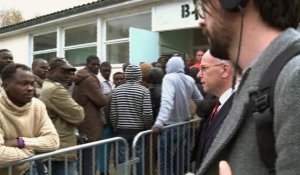 Cazeneuve à Calais pour rencontrer migrants et associations