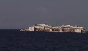 Ségolène Royal en Corse surveille le passage du Costa Concordia